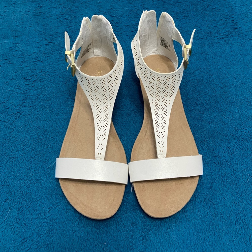 NWOT Kenneth Cole Reaction White Sandals Size 8.5